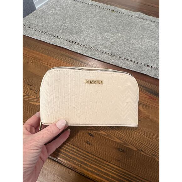 Missoni Handbags - NWT Missoni x Delta Amenity Bag